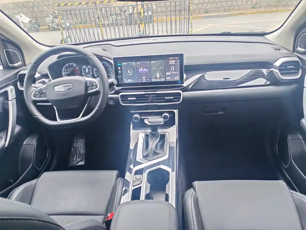Geely Binyue — миниатюра 12