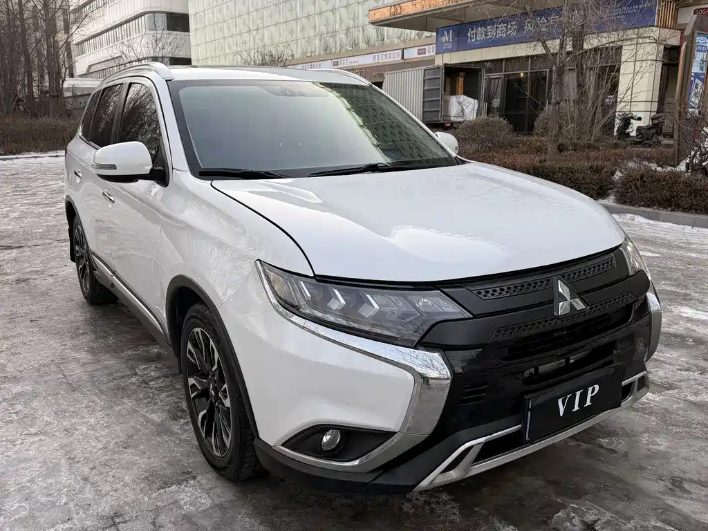 MITSUBISHI OUTLANDER