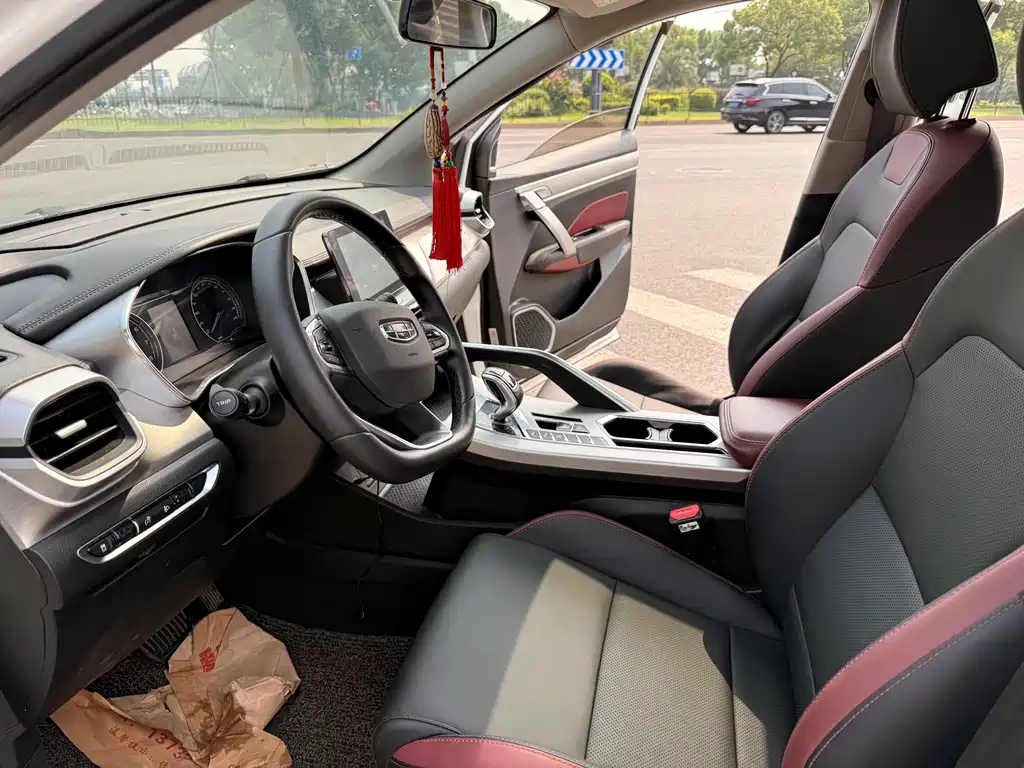 Geely Binyue — миниатюра 15