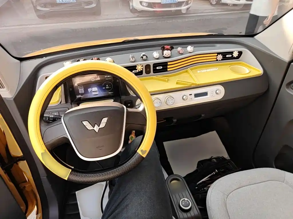 Wuling MINIEV — миниатюра 10