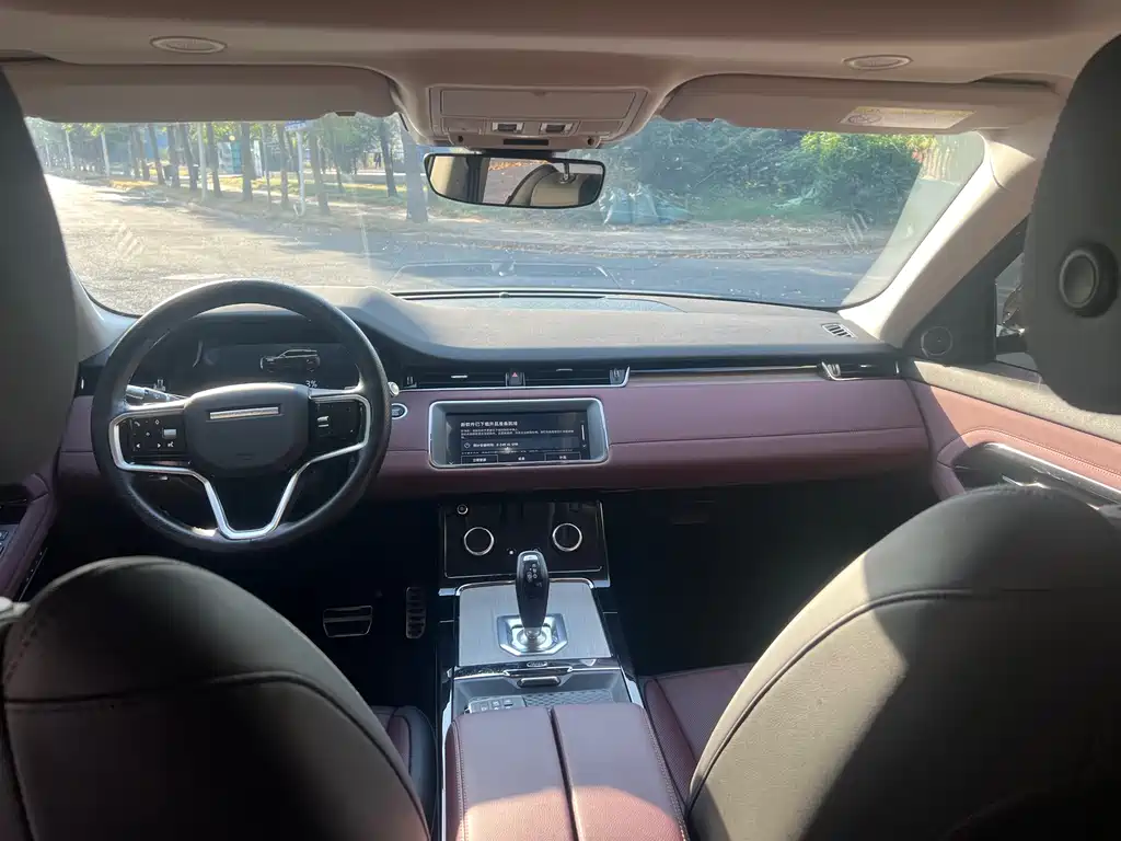 Land Rover Evoque PHEV — миниатюра 10