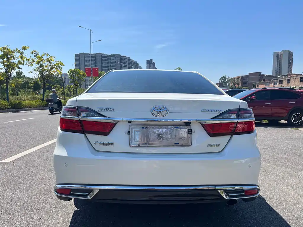 Toyota Camry — миниатюра 5