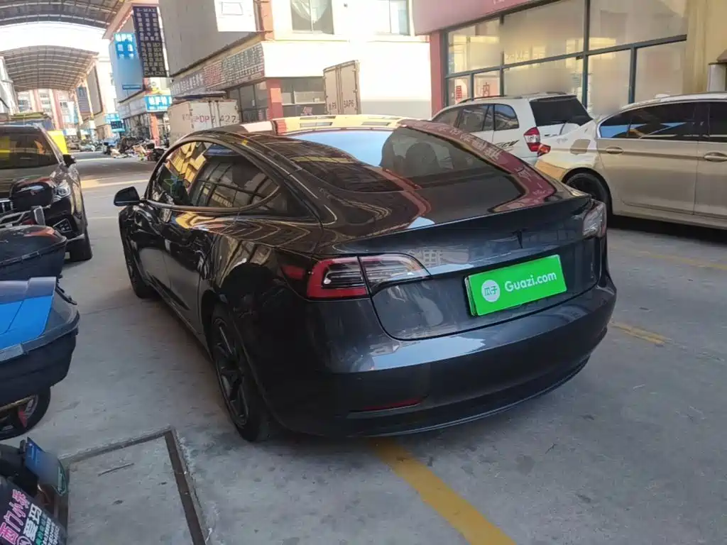 Tesla Model 3 — миниатюра 5