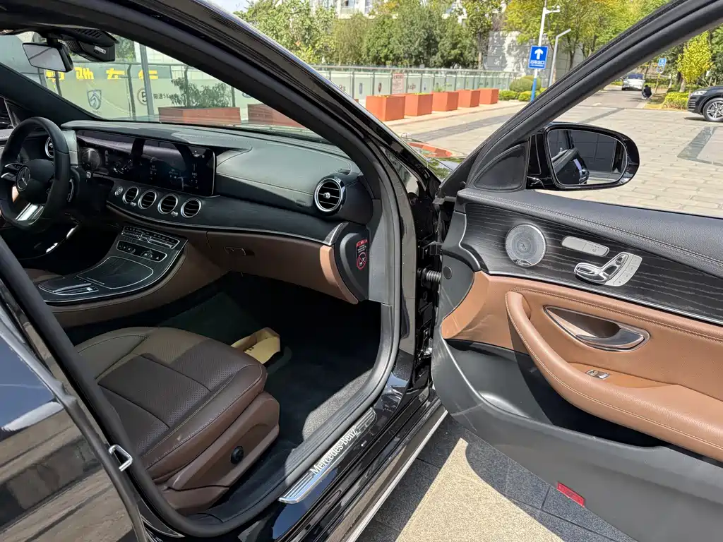 Mercedes-Benz E-Class — миниатюра 46