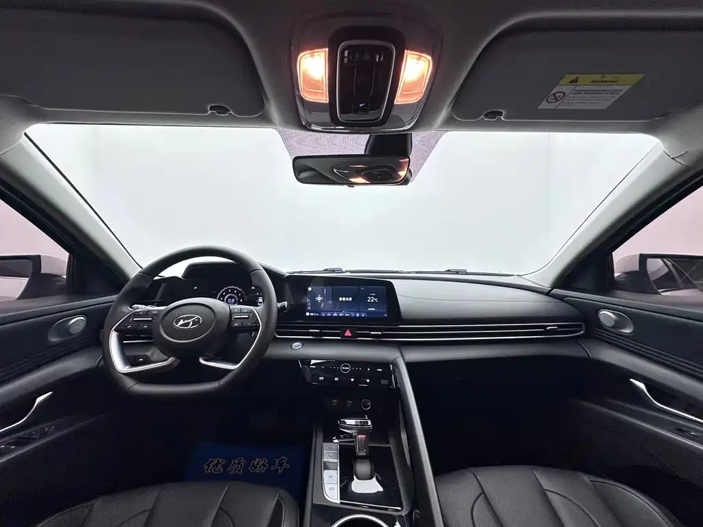Hyundai Elantra — миниатюра 11