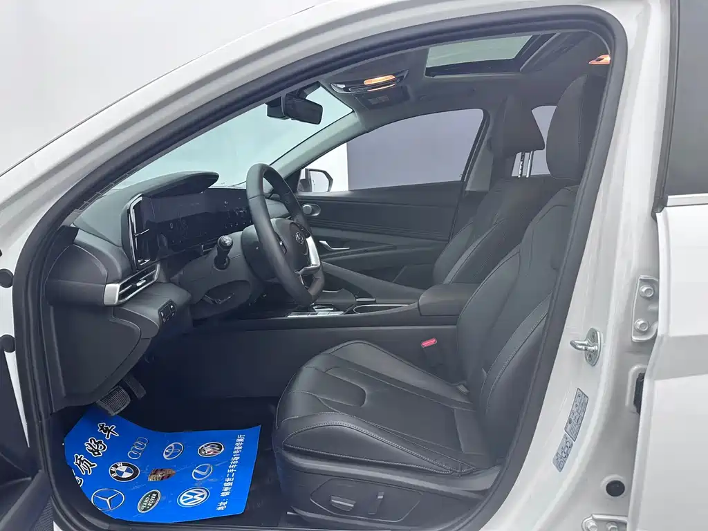 Hyundai Elantra — миниатюра 10