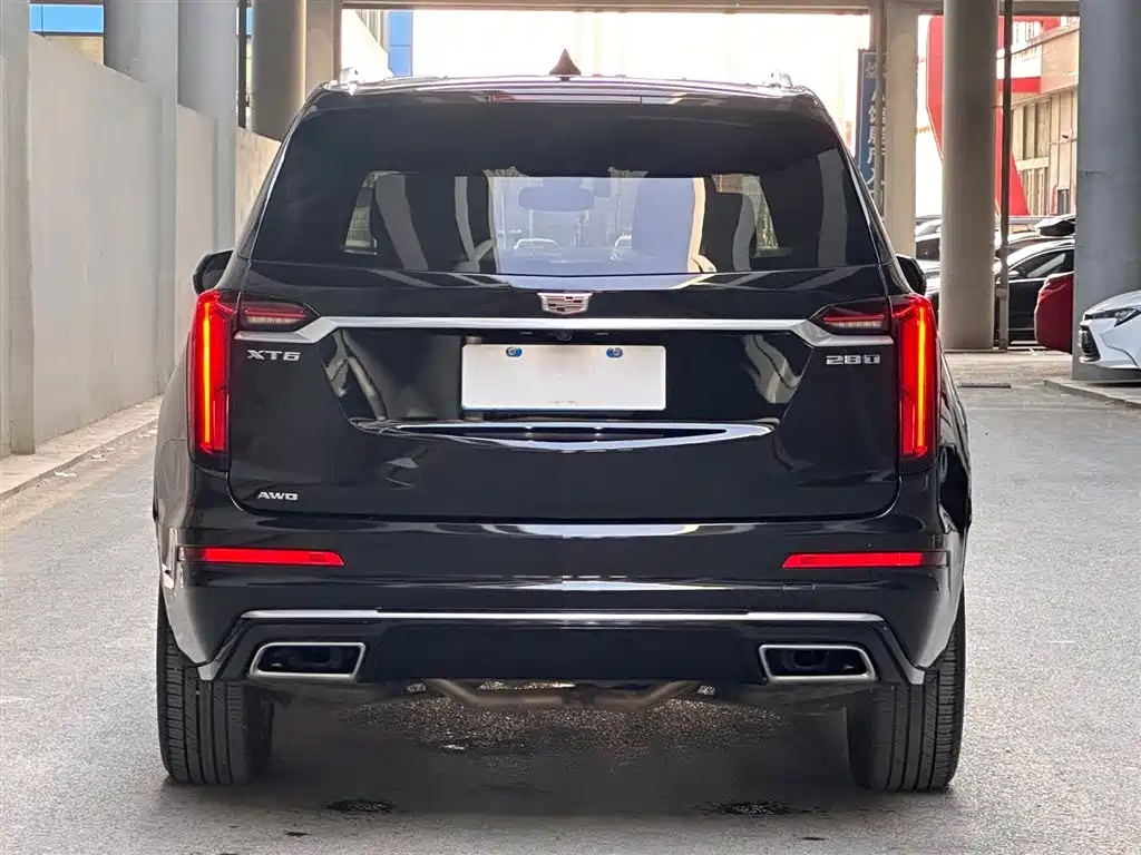 CADILLAC XT6