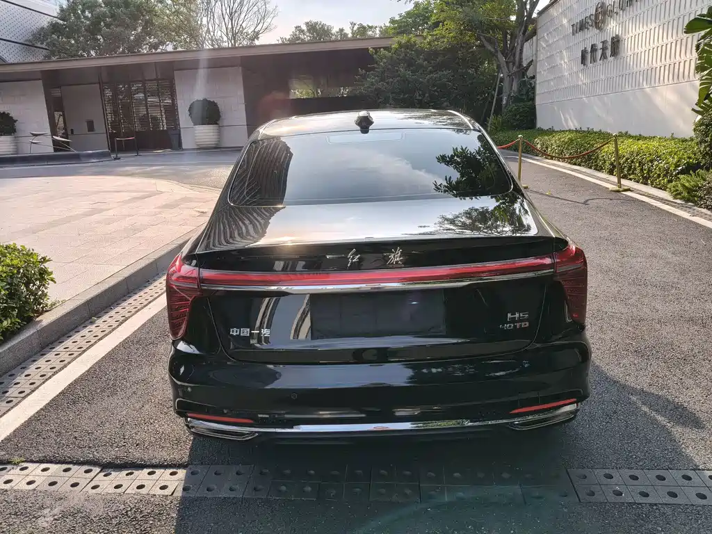 Hongqi Hongqi H5 — миниатюра 6