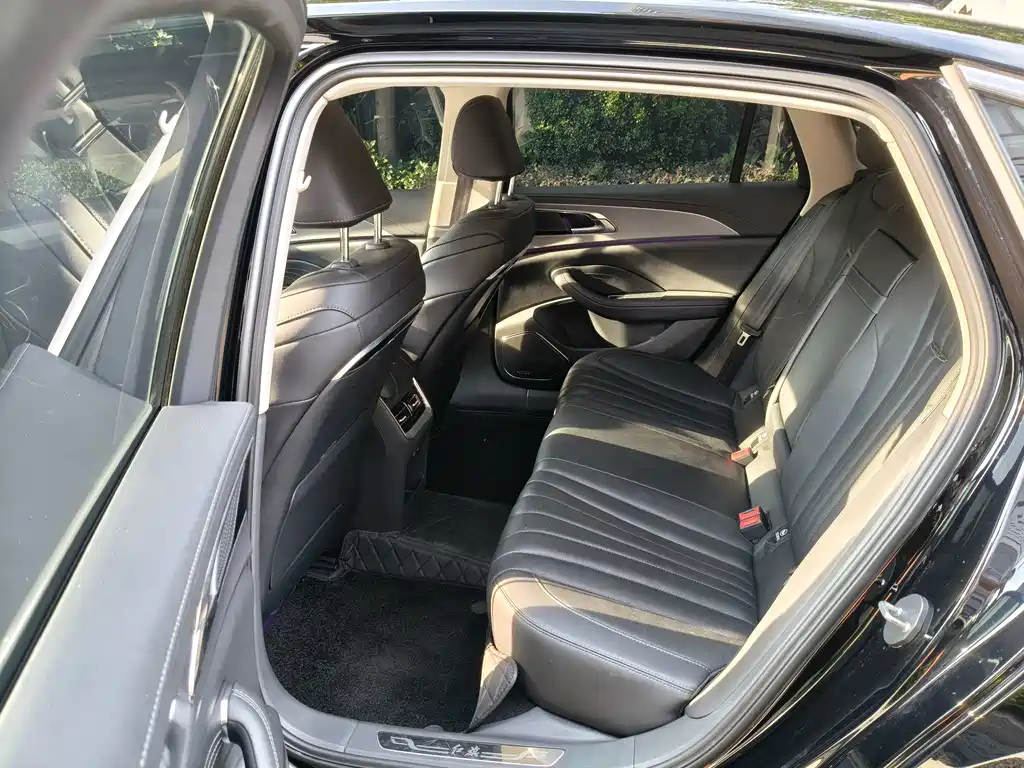 Hongqi Hongqi H5 — миниатюра 11