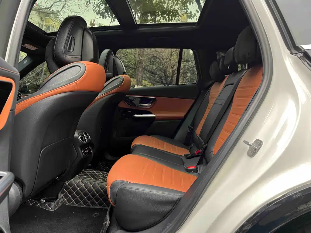 Mercedes-Benz GLC 2023 GLC 260 L 4MATIC Luxury 5 мест
