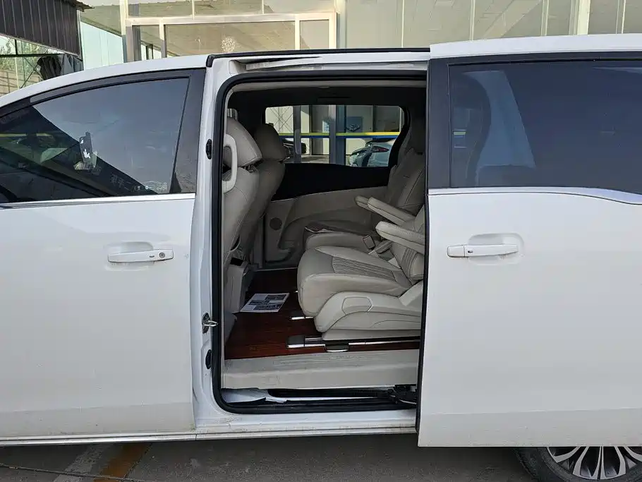 Buick GL8 — миниатюра 11