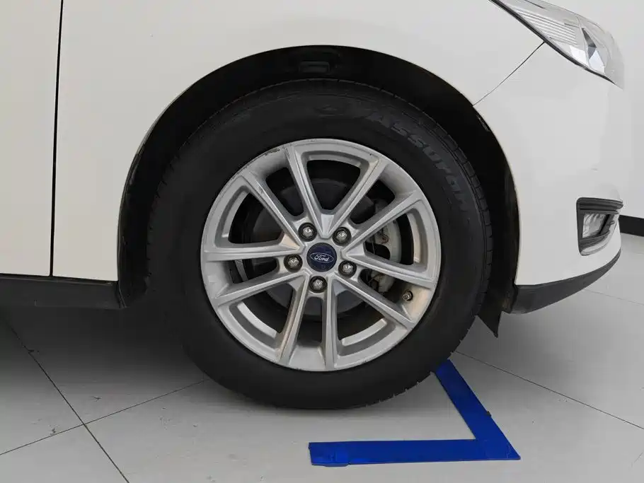 Ford Focus — миниатюра 6
