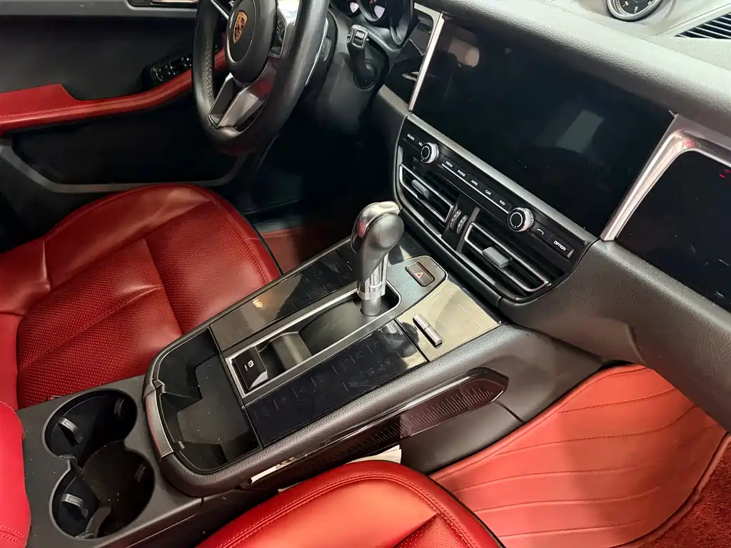 Porsche Macan — миниатюра 11