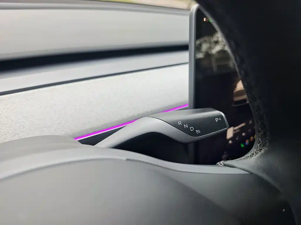Tesla Model Y — миниатюра 12