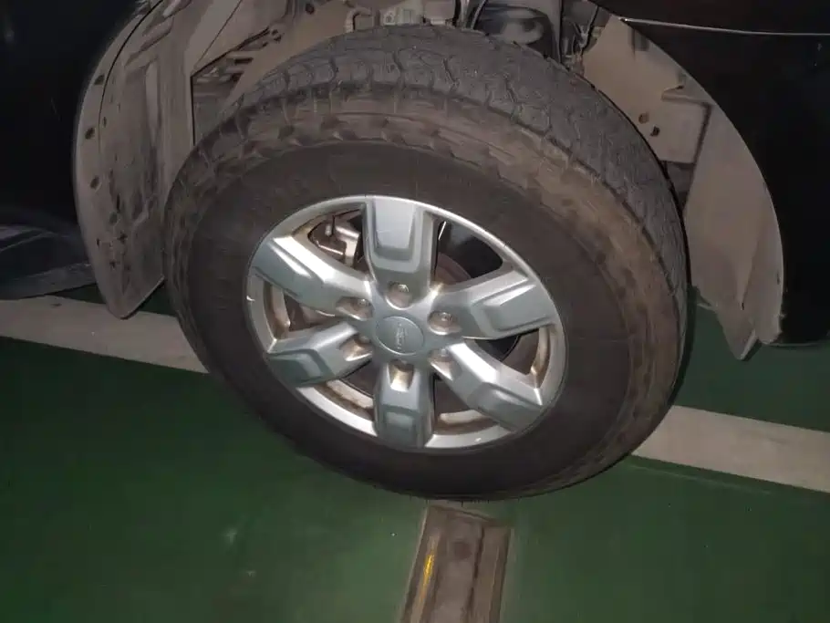 Ford Everest — миниатюра 6