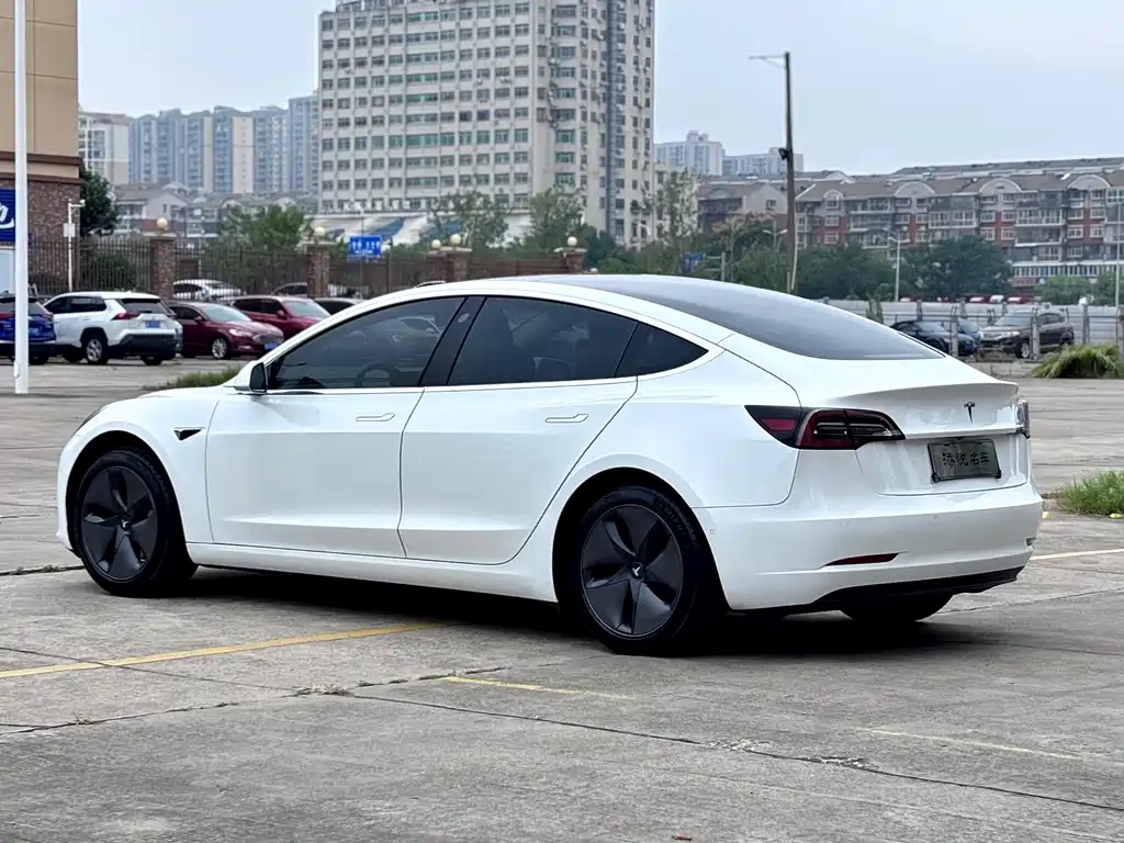 Tesla Model 3 — миниатюра 5