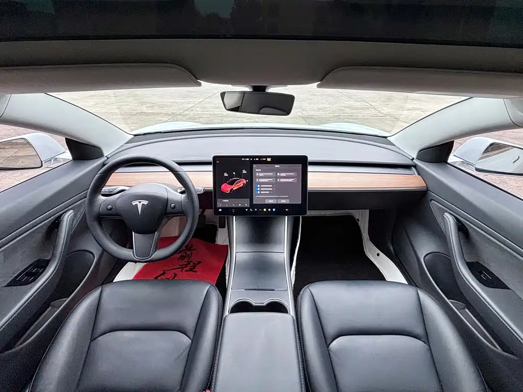 Tesla Model 3 — миниатюра 15