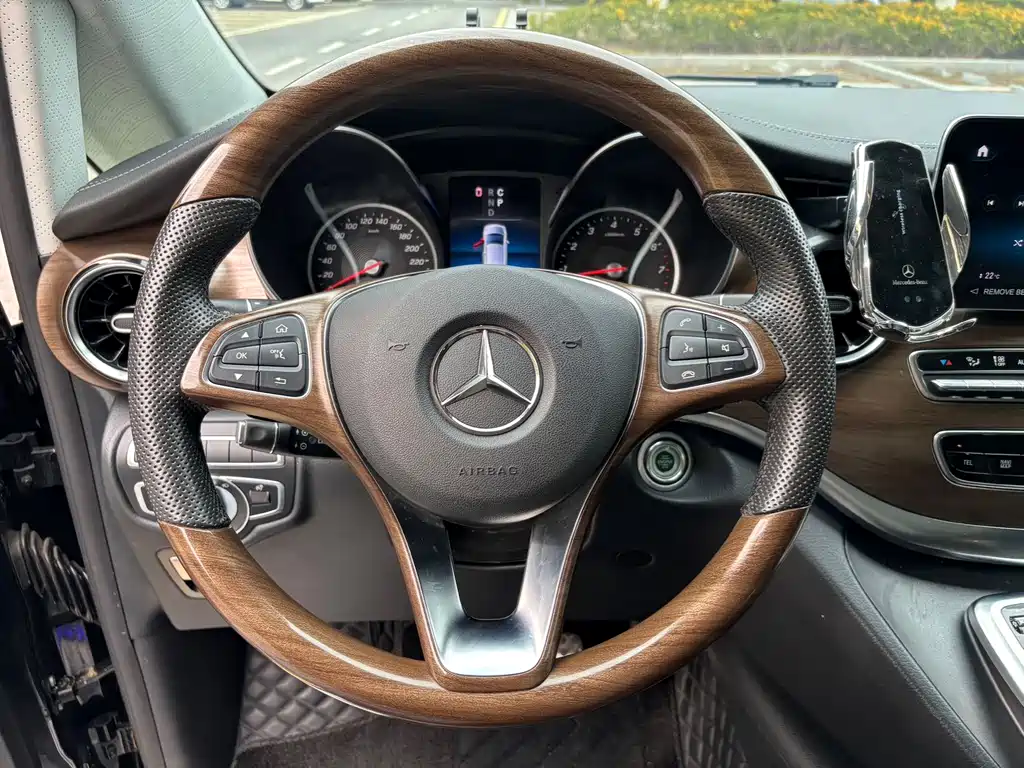 MERCEDES-BENZ V CLASS