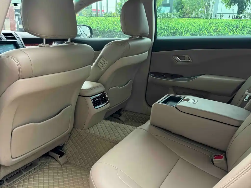 Toyota Crown — миниатюра 9