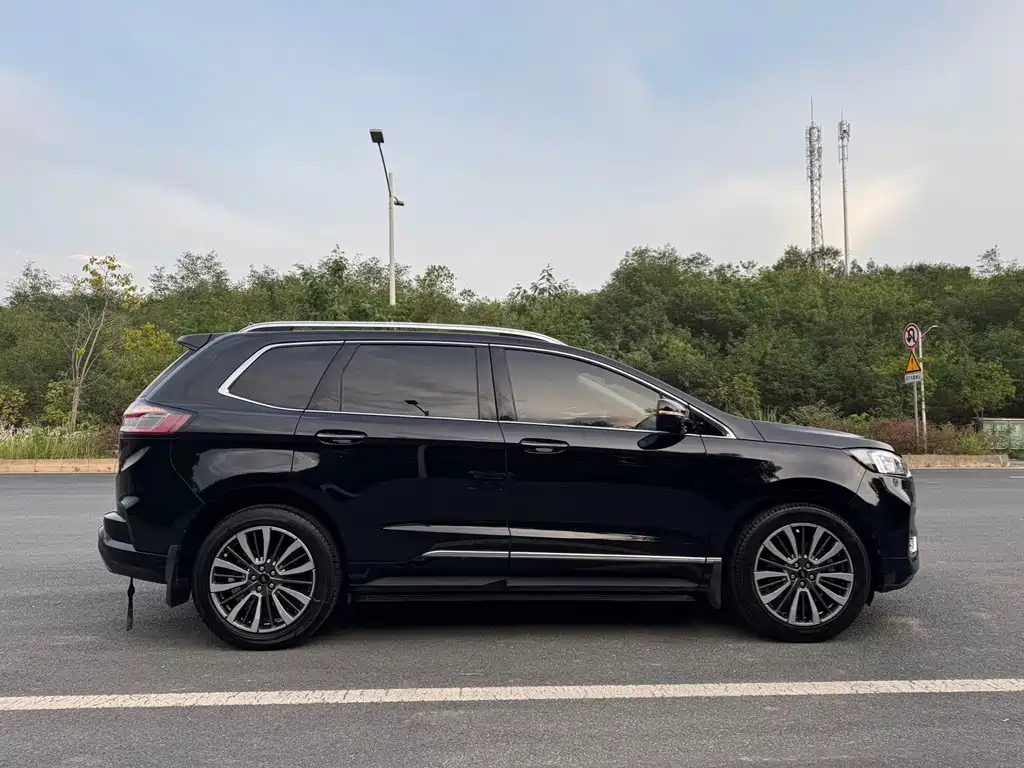Ford Edge — миниатюра 11