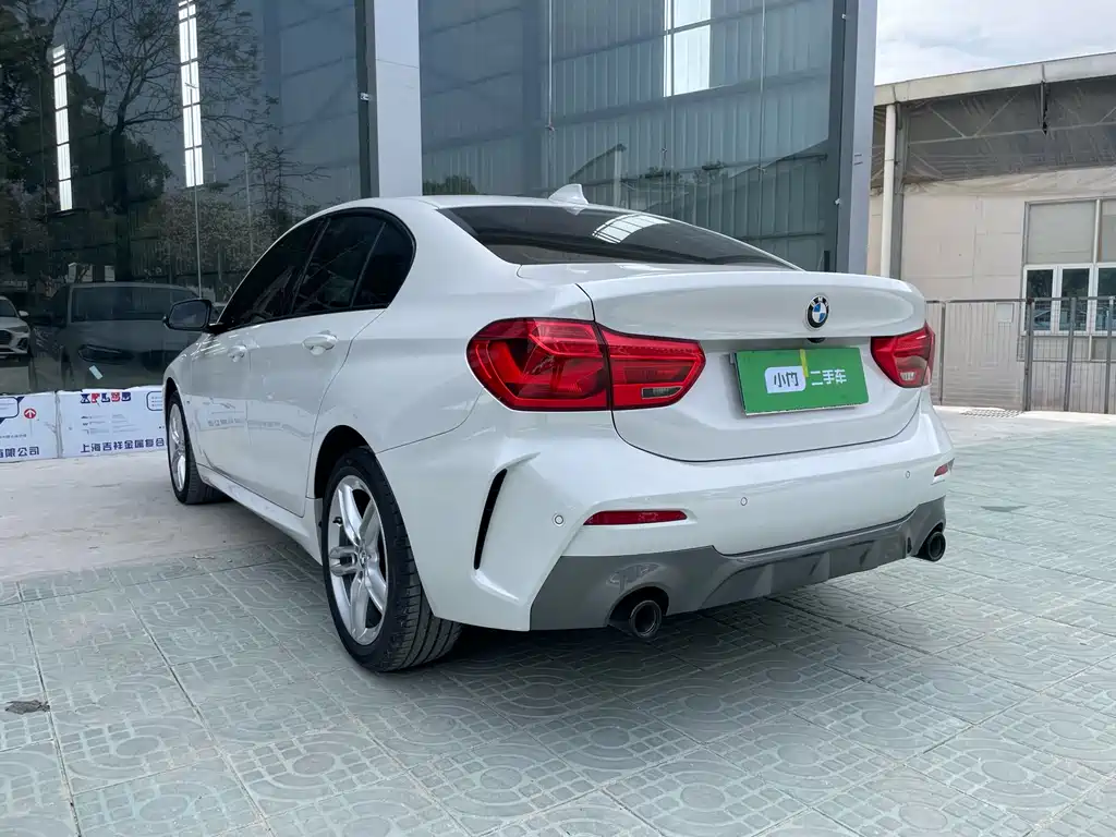 BMW 1 SERIES