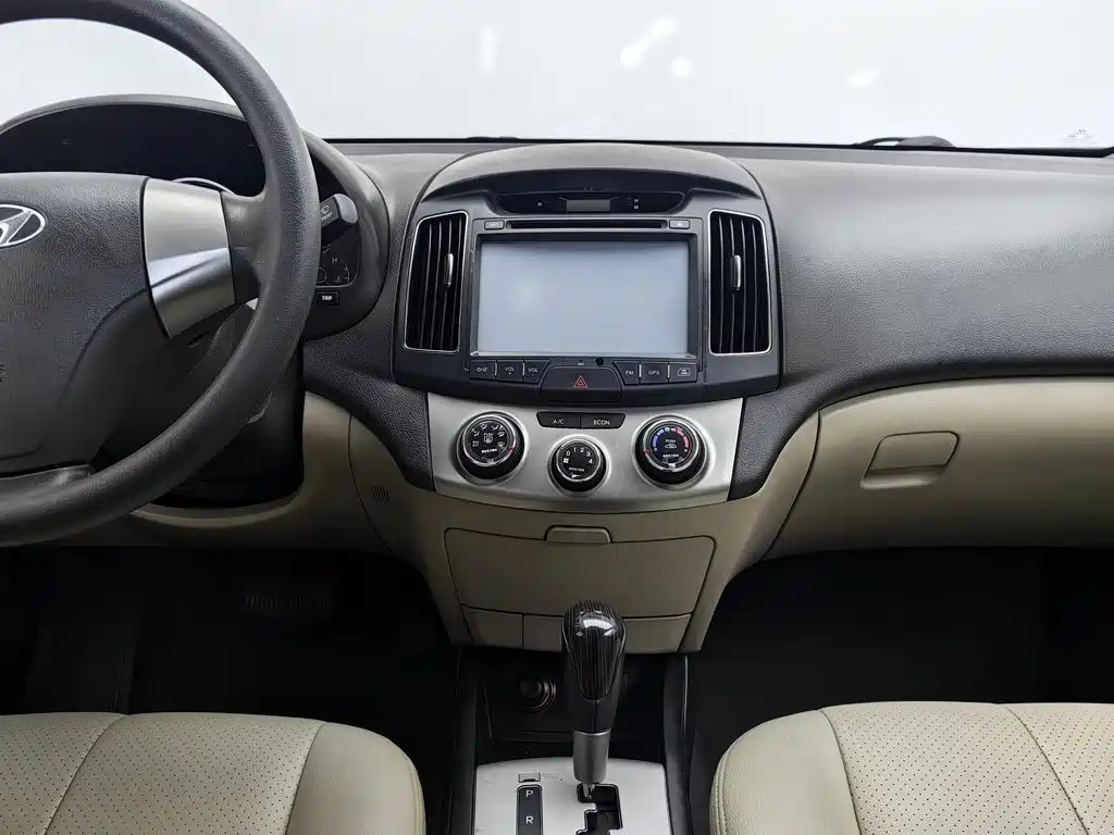 Hyundai Elantra — миниатюра 12