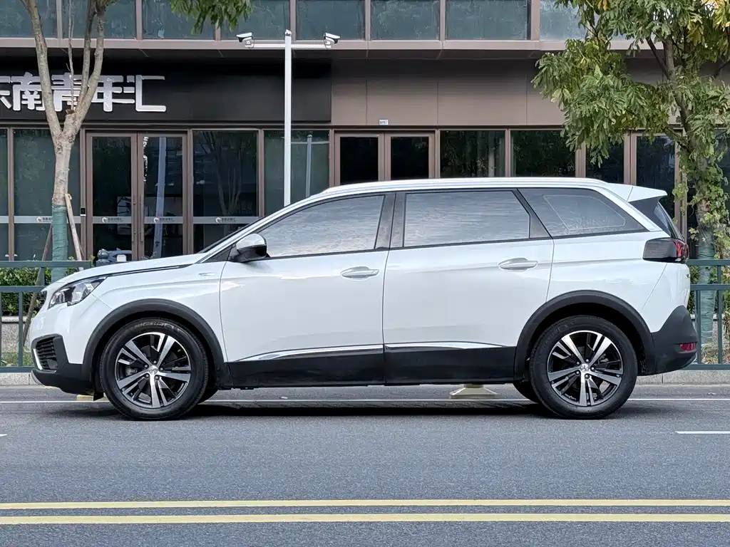 Peugeot 5008 — миниатюра 2