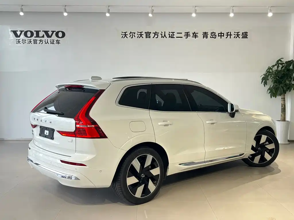 Volvo XC60 PHEV — миниатюра 4