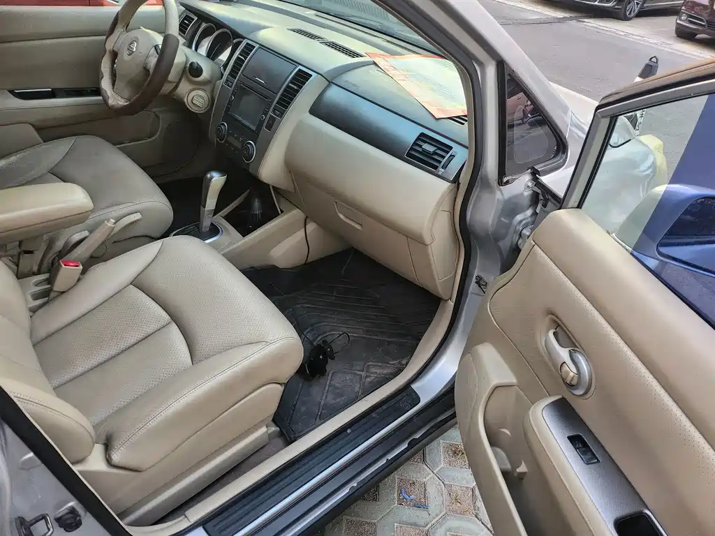 Nissan Tiida — миниатюра 9