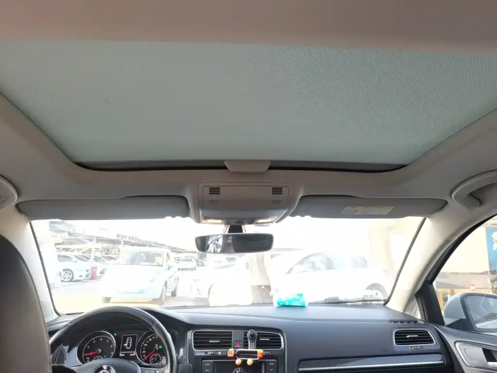Volkswagen Golf — миниатюра 18