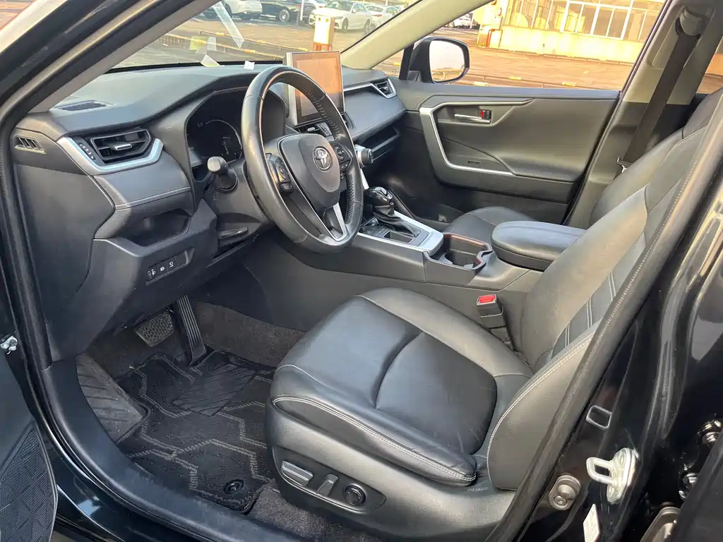 Toyota RAV4 — миниатюра 15