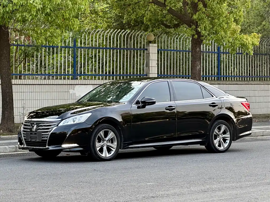 Toyota Crown 2016