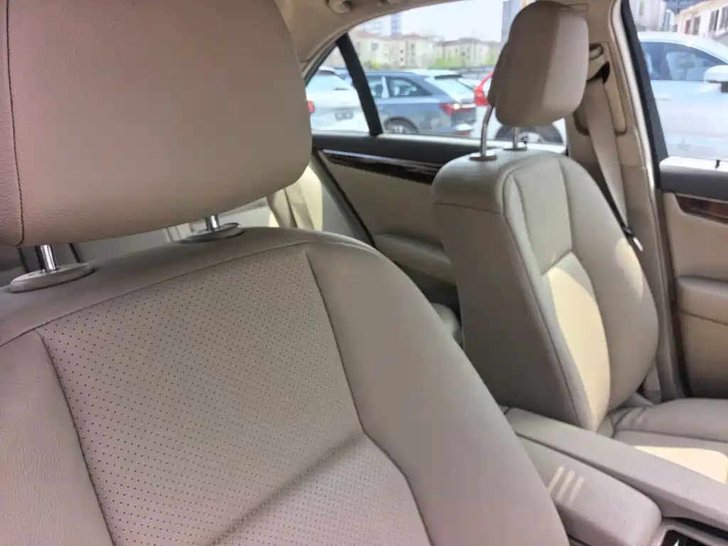 Mercedes-Benz C-Class C 2011 C 200 CGI Fashion