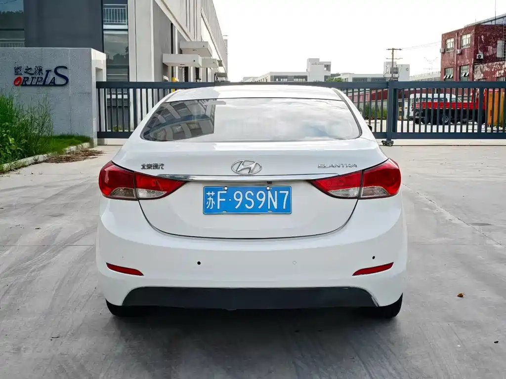 Hyundai Elantra 2012 1.6L AT Luxury