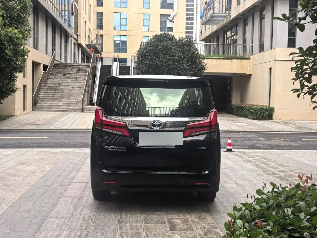 Toyota Alphard 2018 3.5L Luxury