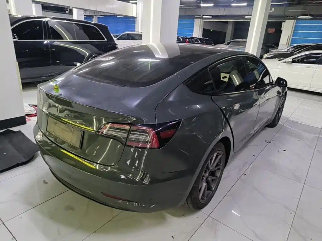 Tesla Model 3 — миниатюра 7