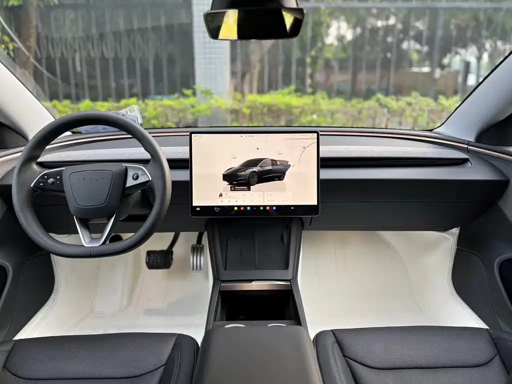 Tesla Model 3 — миниатюра 10