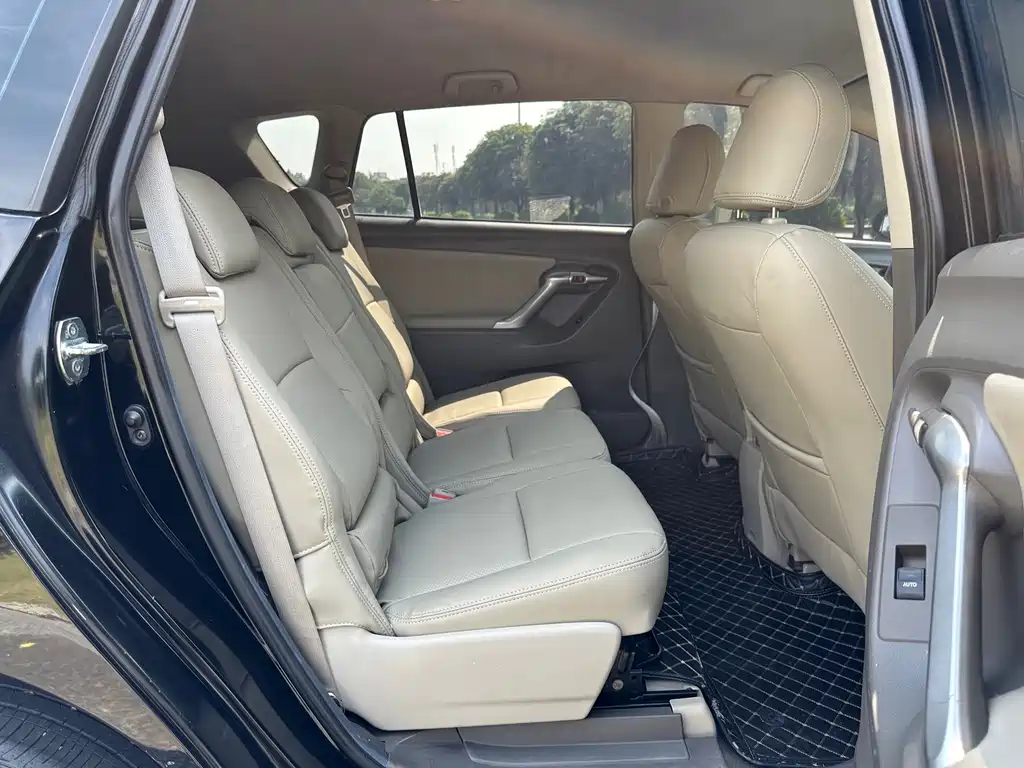 Toyota Verso — миниатюра 7