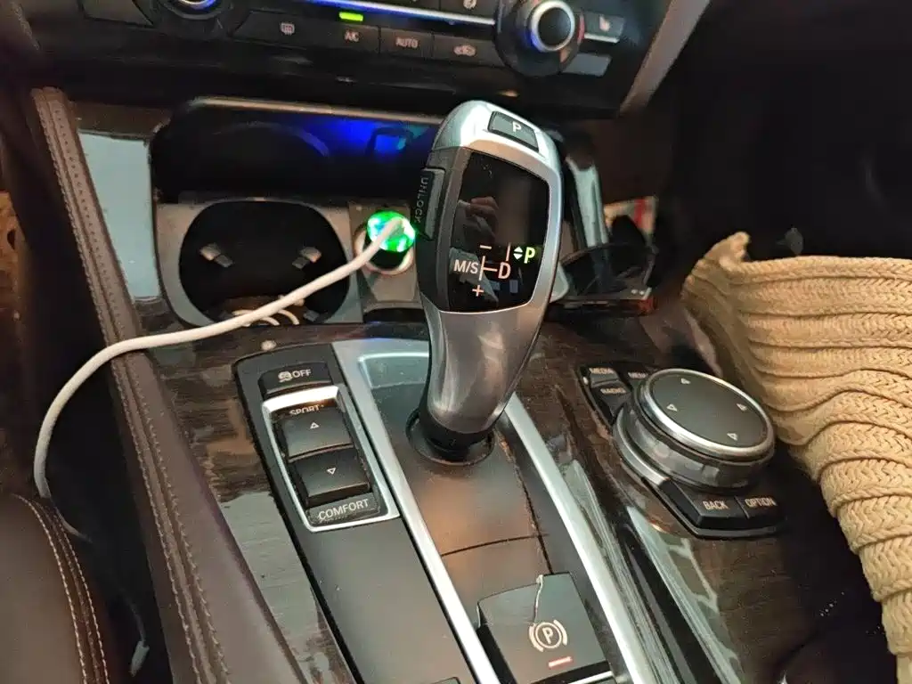 BMW 5 Series — миниатюра 7