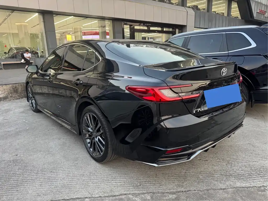 Toyota Camry — миниатюра 8