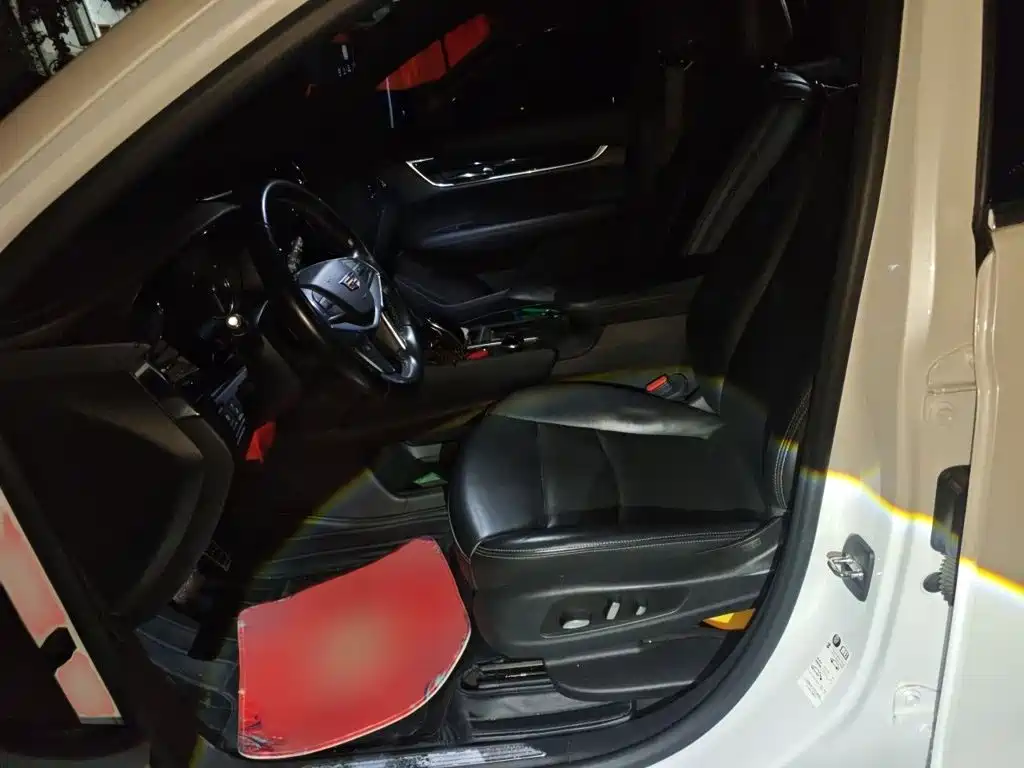 Cadillac XT5 — миниатюра 8