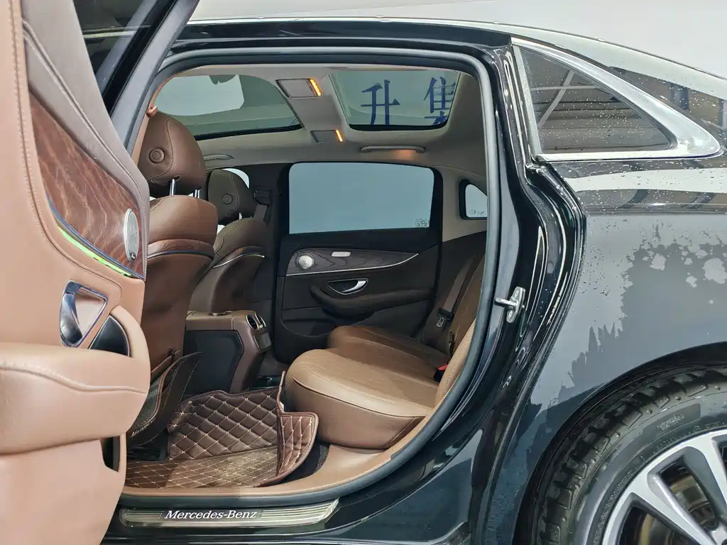 Mercedes-Benz E-Class — миниатюра 12
