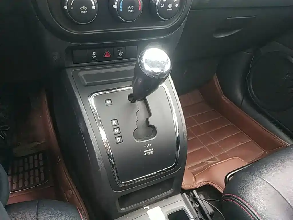 Jeep Compass (Import) — миниатюра 14