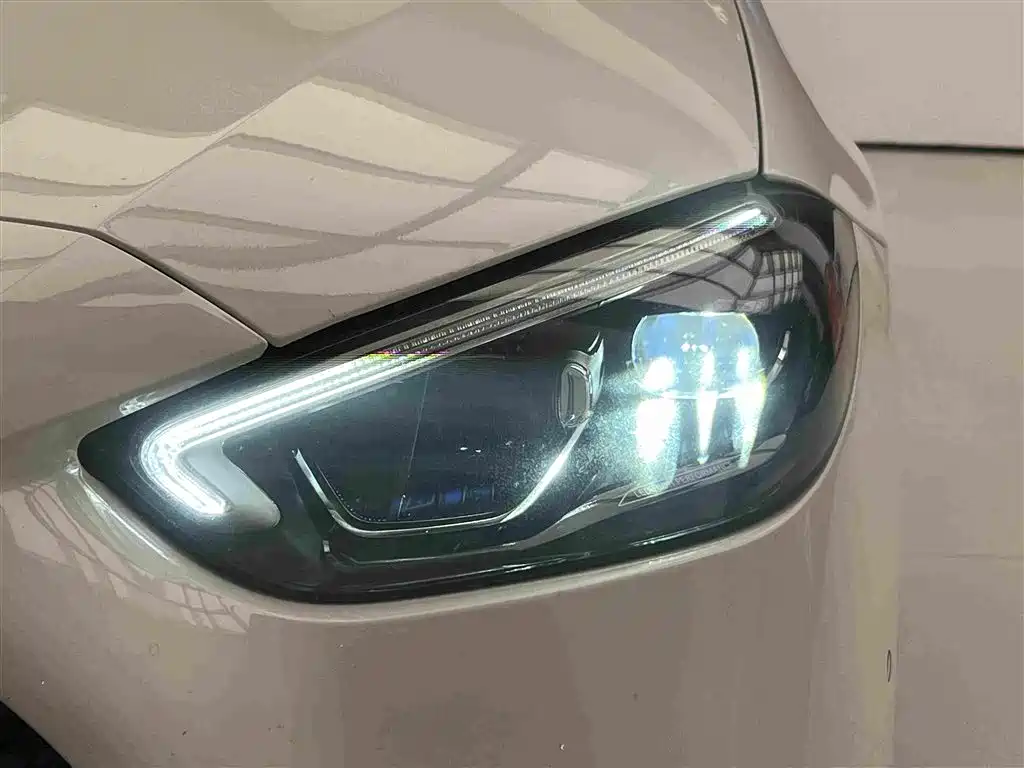 Mercedes-Benz C-Class — миниатюра 11