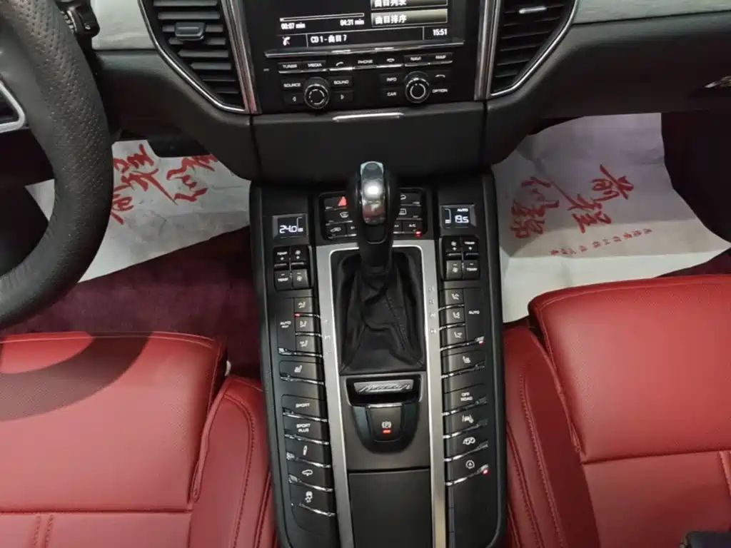 Porsche Macan — миниатюра 14