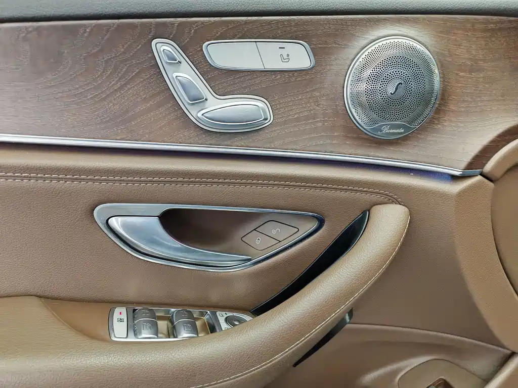 Mercedes-Benz E-Class — миниатюра 18