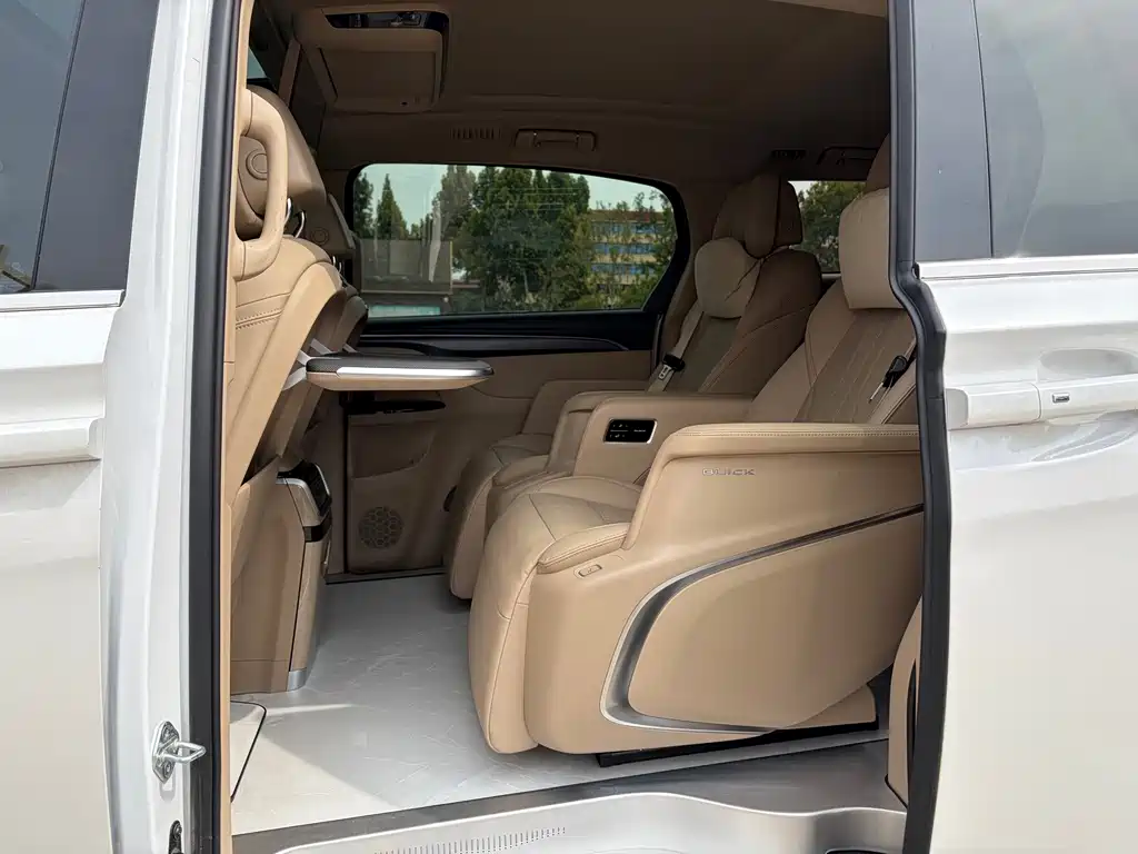 Buick GL8 Hybrid — миниатюра 5