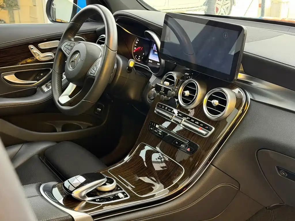 Mercedes-Benz GLC — миниатюра 10