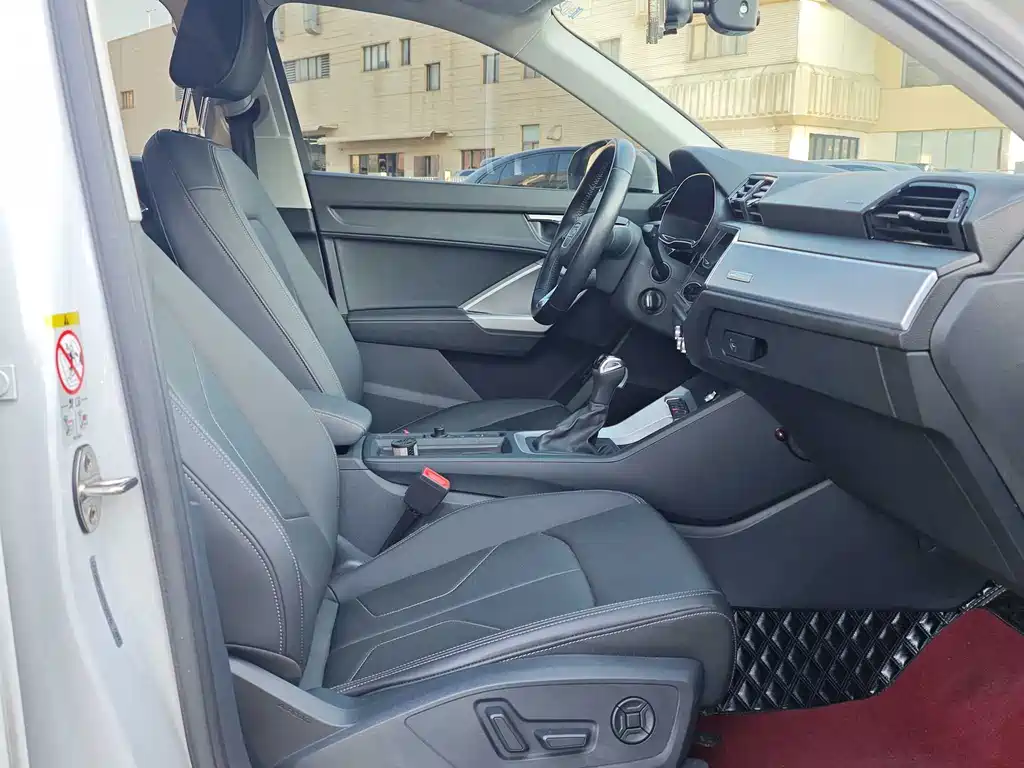 Audi Q3 — миниатюра 12