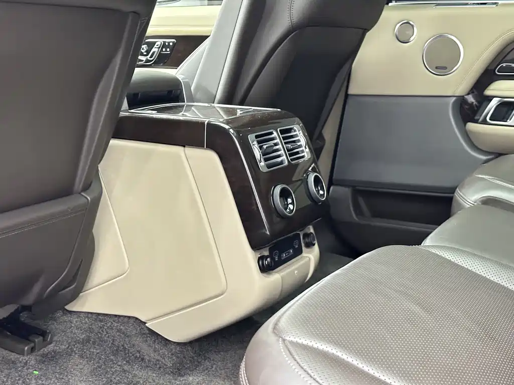 Land Rover Range Rover — миниатюра 17